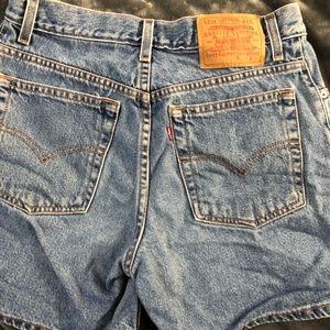vintage Levi’s high waisted shorts